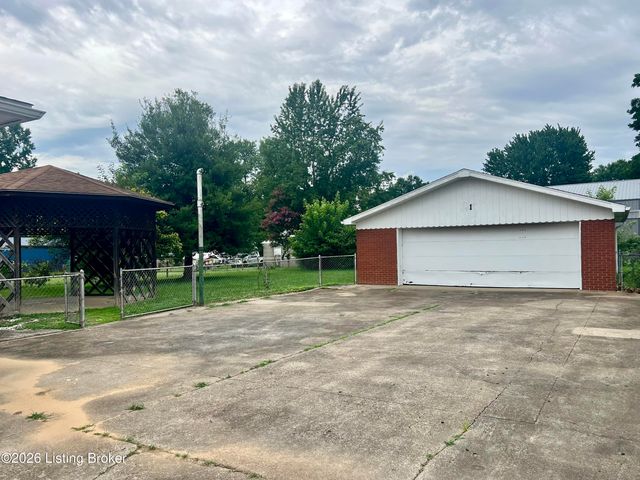 3915 Lovin Ct, Louisville, KY 40216