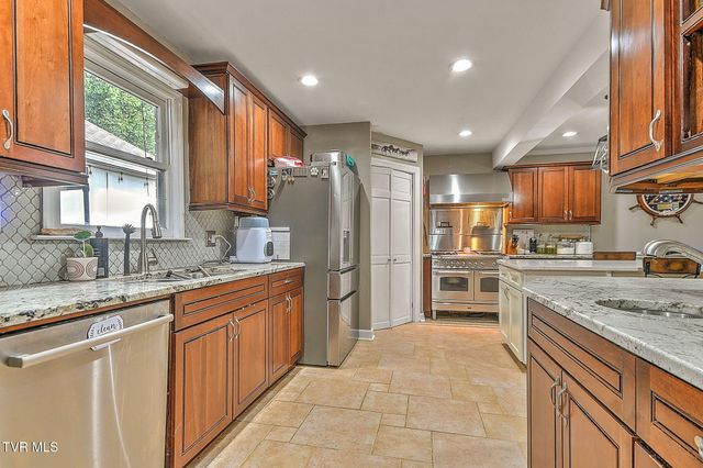 818 Lizabeth Drive, Johnson City, TN 37604