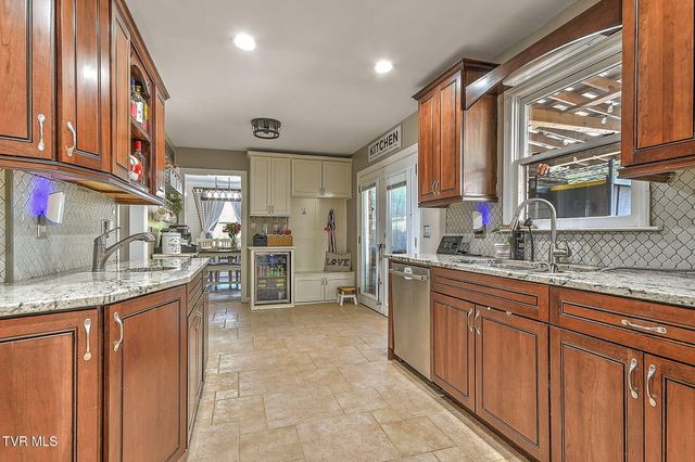 818 Lizabeth Drive, Johnson City, TN 37604