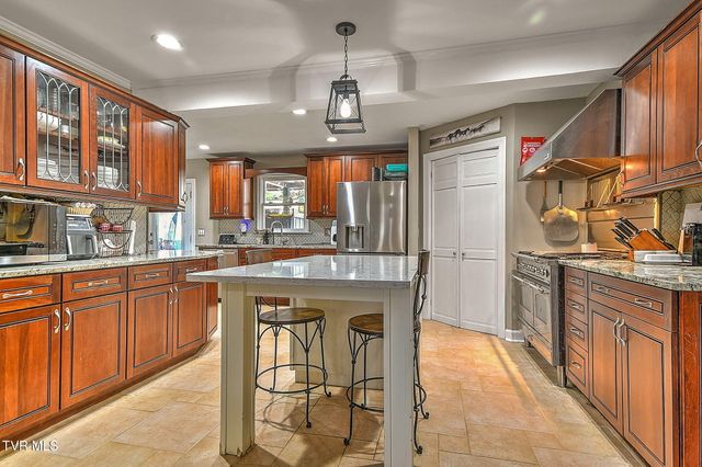 818 Lizabeth Drive, Johnson City, TN 37604