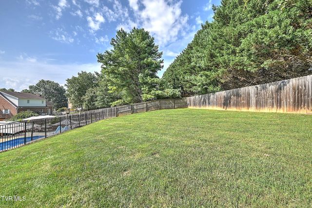 818 Lizabeth Drive, Johnson City, TN 37604