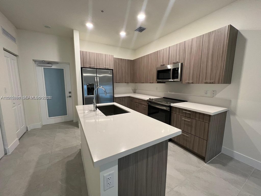 8363 NW 41st St A-104, Doral, FL 33166