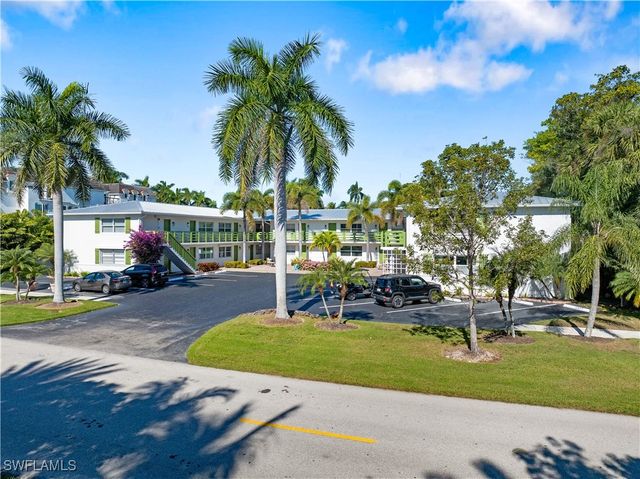 975 9th AVE S 1, Naples, FL 34102