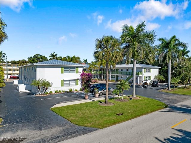 975 9th AVE S 1, Naples, FL 34102