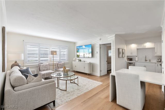 975 9th AVE S 1, Naples, FL 34102