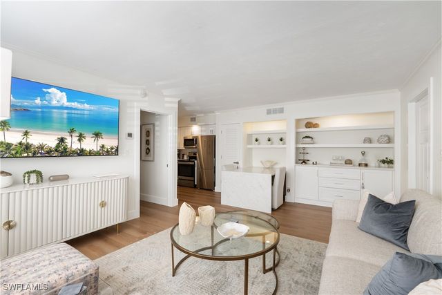 975 9th AVE S 1, Naples, FL 34102