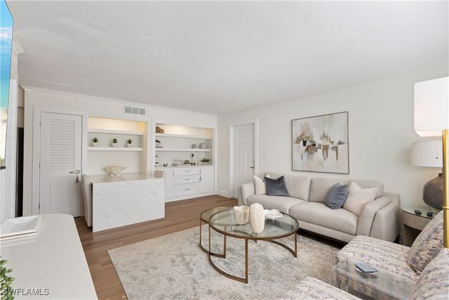 975 9th AVE S 1, Naples, FL 34102