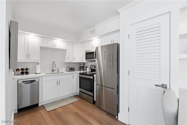 975 9th AVE S 1, Naples, FL 34102