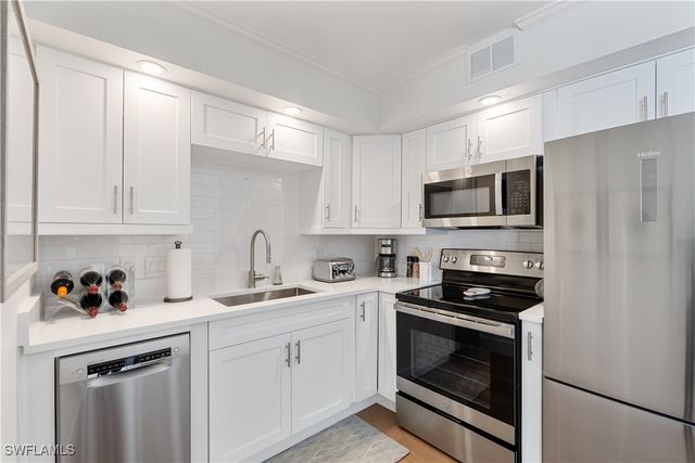 975 9th AVE S 1, Naples, FL 34102