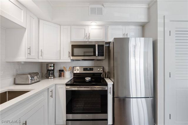 975 9th AVE S 1, Naples, FL 34102