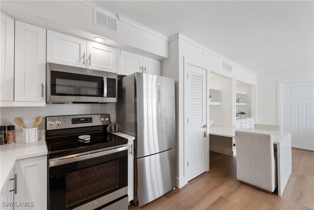 975 9th AVE S 1, Naples, FL 34102