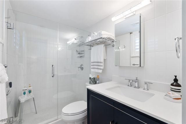 975 9th AVE S 1, Naples, FL 34102