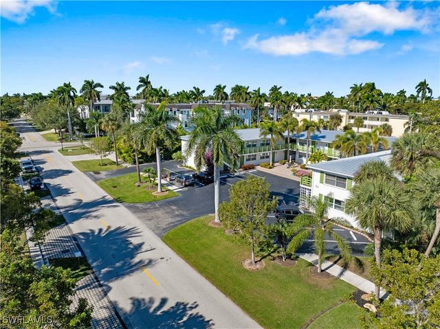 975 9th AVE S 1, Naples, FL 34102