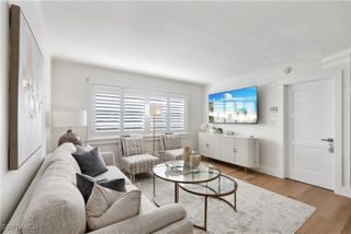 975 9th AVE S 1, Naples, FL 34102