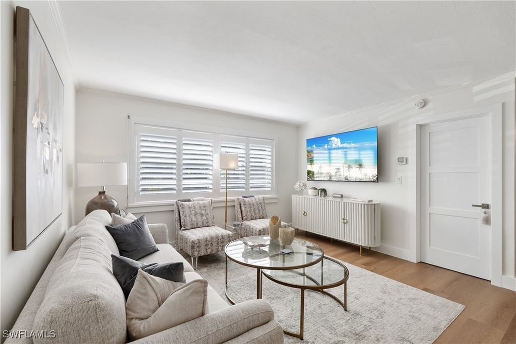 975 9th AVE S 1, Naples, FL 34102