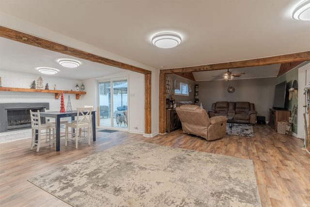 1916 N Villa Drive, Evansville, IN 47711