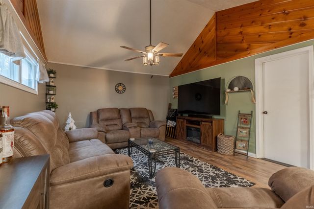 1916 N Villa Drive, Evansville, IN 47711