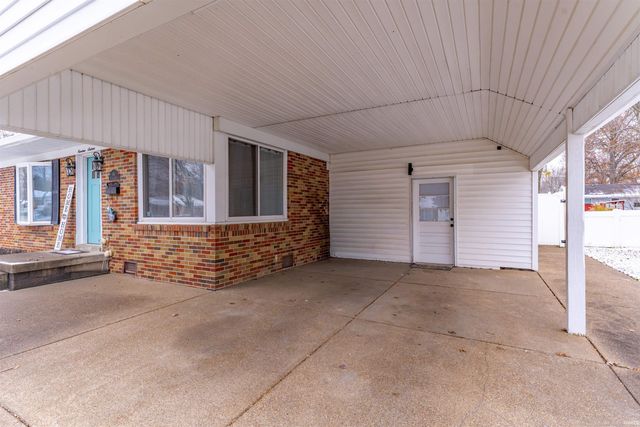 1916 N Villa Drive, Evansville, IN 47711