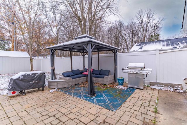 1916 N Villa Drive, Evansville, IN 47711