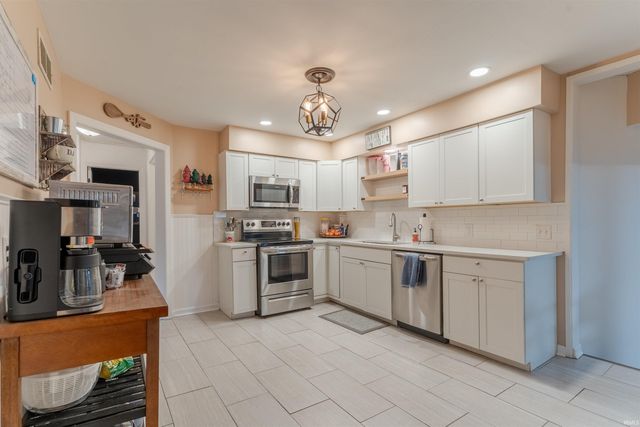 1916 N Villa Drive, Evansville, IN 47711