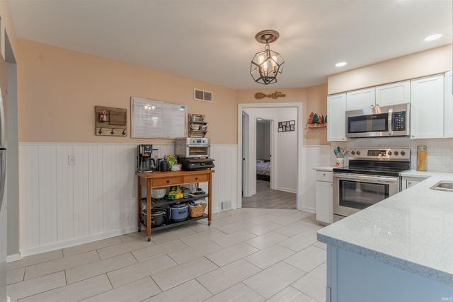 1916 N Villa Drive, Evansville, IN 47711