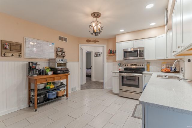 1916 N Villa Drive, Evansville, IN 47711