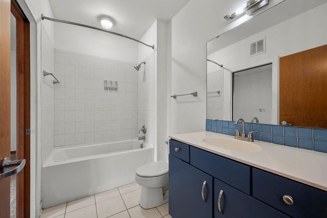 15 E Franklin Avenue 210, Minneapolis, MN 55404