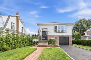 16 Netz Place, Albertson, NY 11507