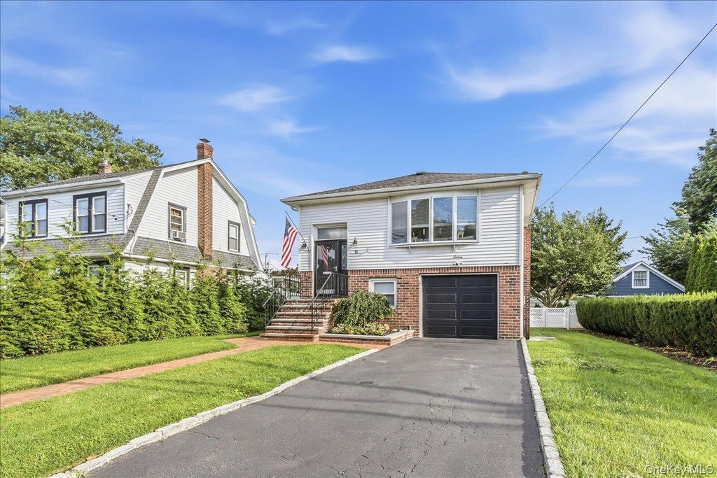 16 Netz Place, Albertson, NY 11507 — photo 2