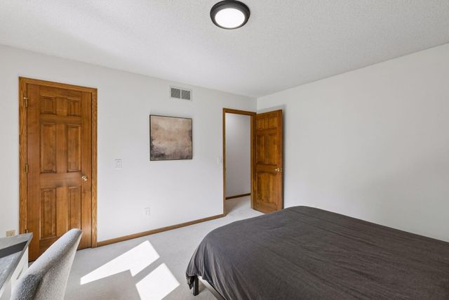 1191 Duckwood Trail, Eagan, MN 55123