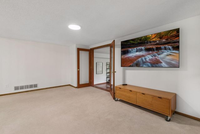 1191 Duckwood Trail, Eagan, MN 55123