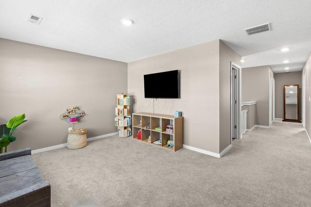 373 Kells Court W, Newark, OH 43055