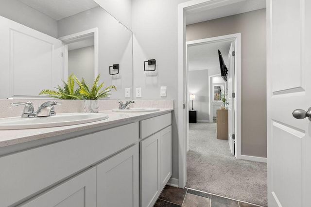 373 Kells Court W, Newark, OH 43055