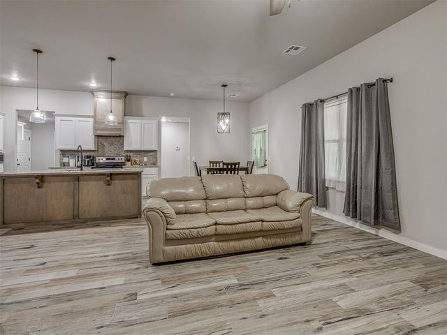 2319 N Greys Harbor Road, Blanchard, OK 73010