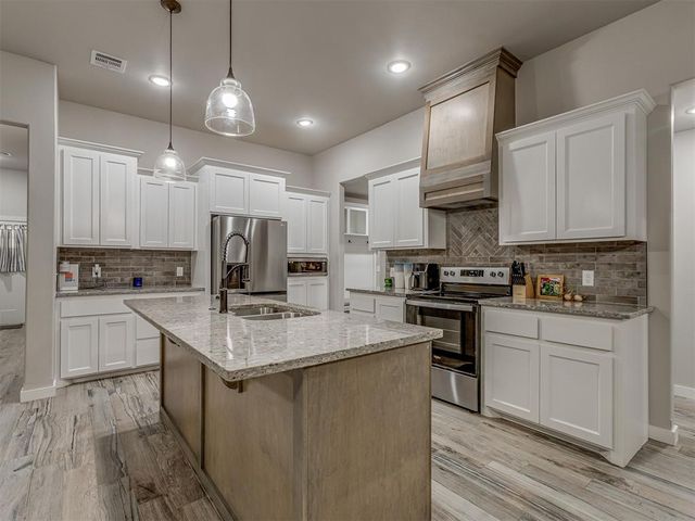 2319 N Greys Harbor Road, Blanchard, OK 73010