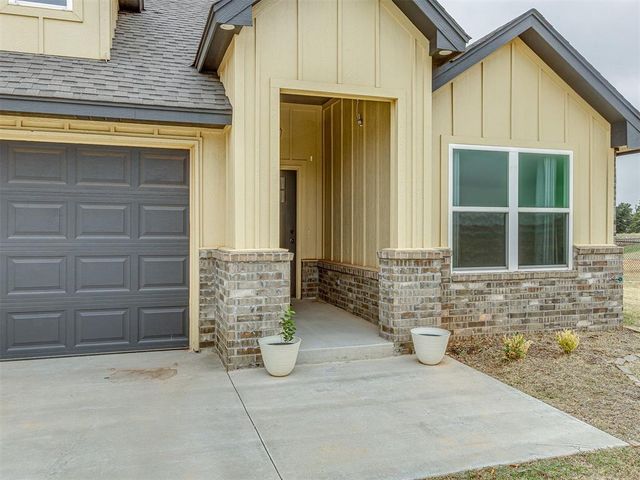 2319 N Greys Harbor Road, Blanchard, OK 73010