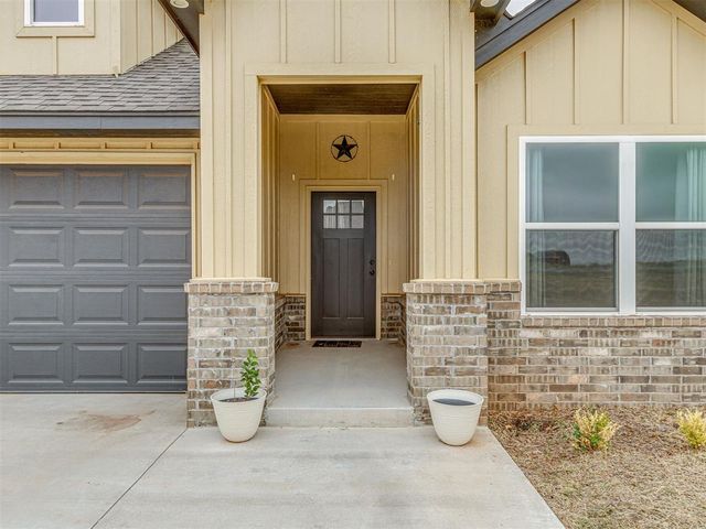 2319 N Greys Harbor Road, Blanchard, OK 73010