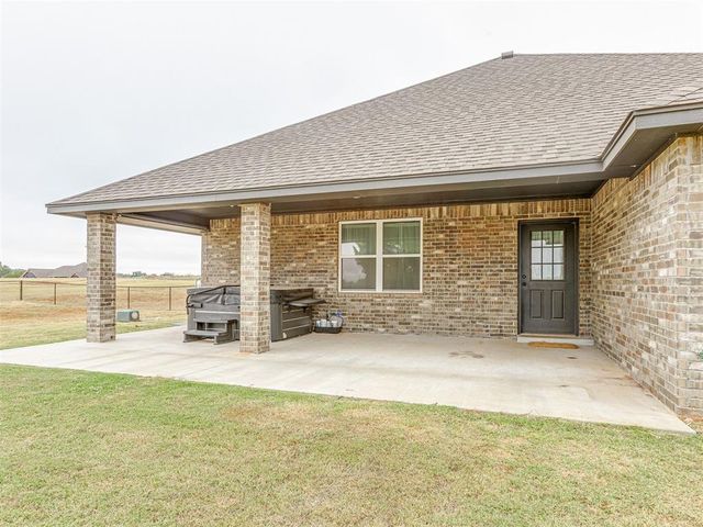 2319 N Greys Harbor Road, Blanchard, OK 73010