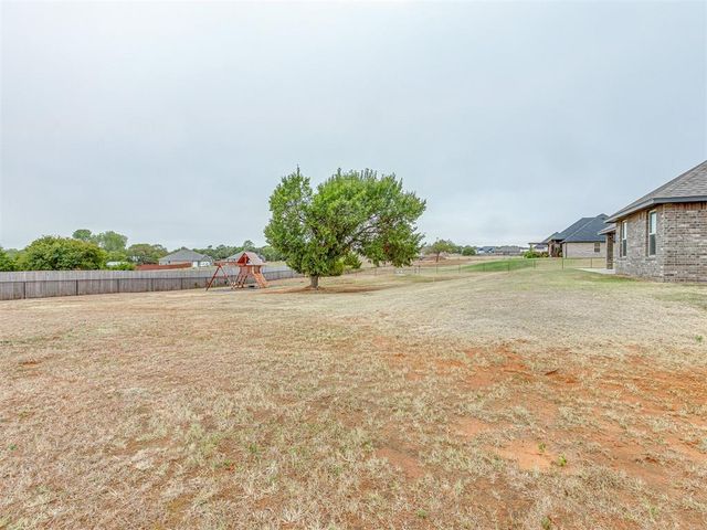2319 N Greys Harbor Road, Blanchard, OK 73010