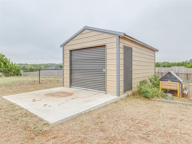2319 N Greys Harbor Road, Blanchard, OK 73010