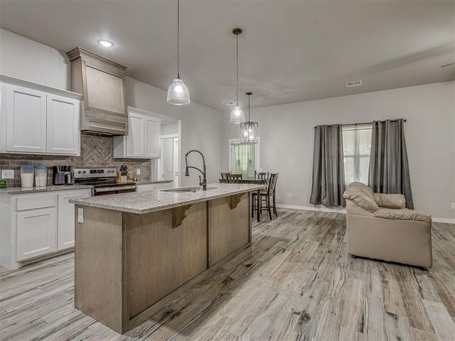 2319 N Greys Harbor Road, Blanchard, OK 73010