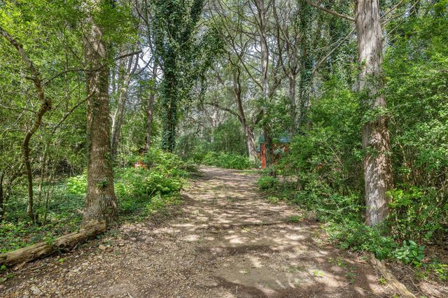 10900 Mayer Cemetery Road, Burton, TX 77835