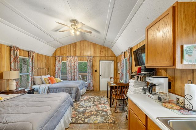 10900 Mayer Cemetery Road, Burton, TX 77835