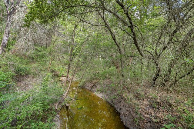 10900 Mayer Cemetery Road, Burton, TX 77835