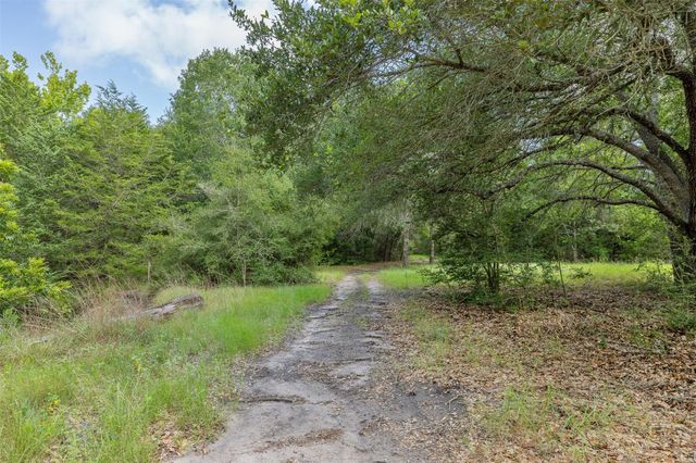 10900 Mayer Cemetery Road, Burton, TX 77835