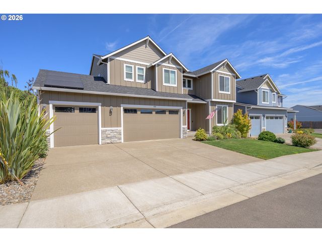 662 E TAFT St, Carlton, OR 97111