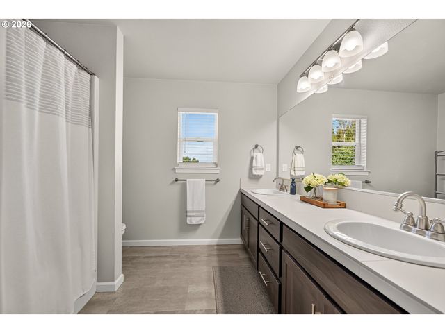 662 E TAFT St, Carlton, OR 97111