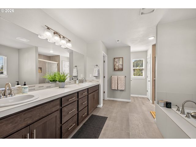 662 E TAFT St, Carlton, OR 97111