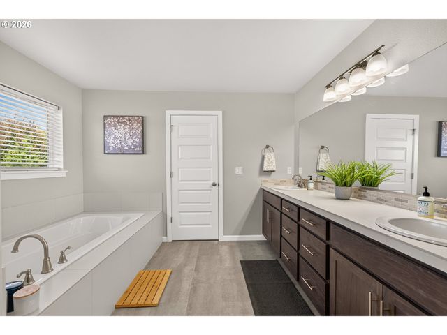 662 E TAFT St, Carlton, OR 97111
