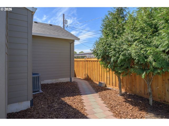 662 E TAFT St, Carlton, OR 97111